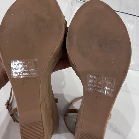Steve Madden Beige Wedges, Size 9 - Picture 3 of 3